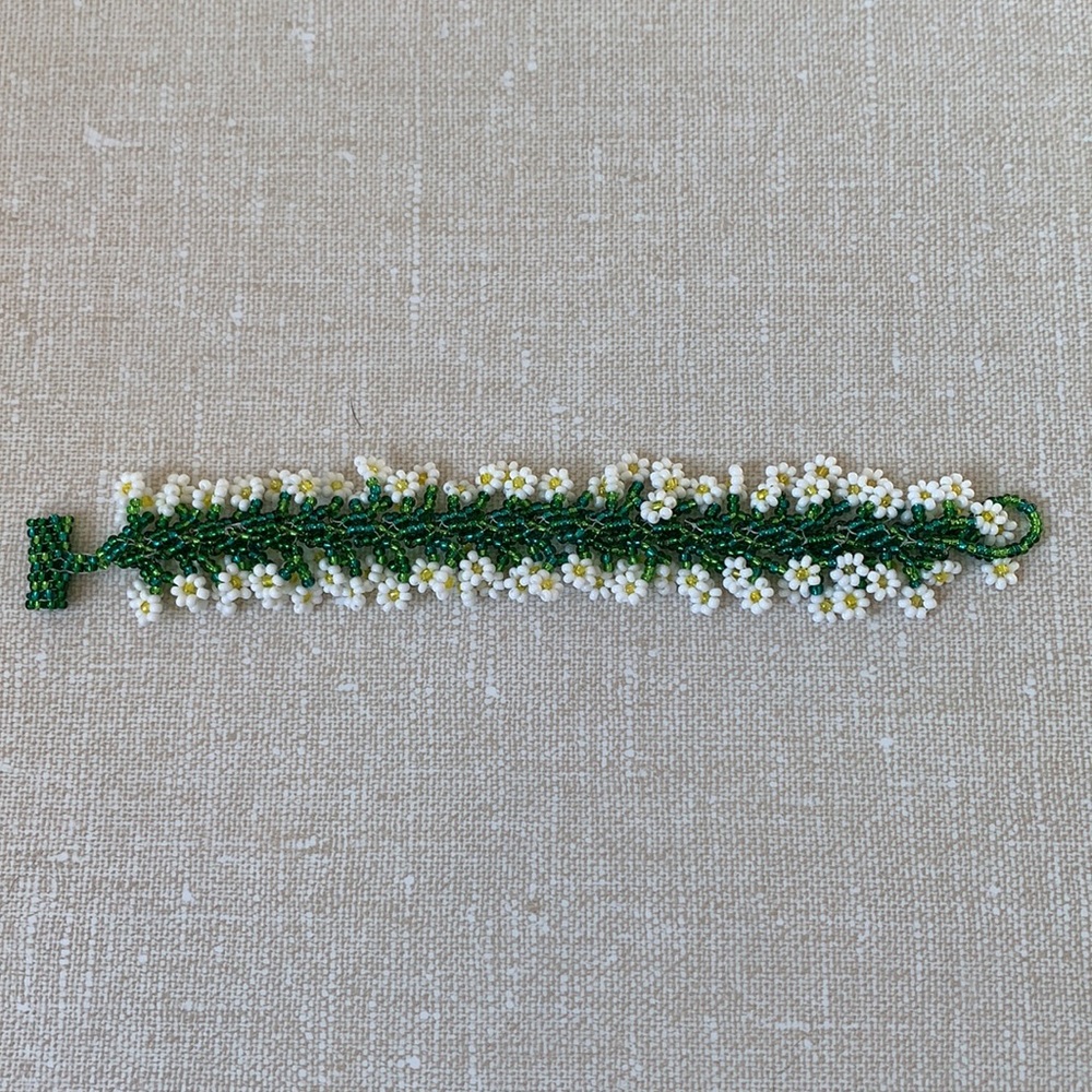 🌷3 for$25🌷Handmade, US OS, White Yellow & Green Beaded Daisy Bracelet - Picture 7 of 7